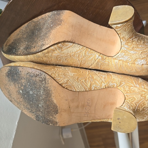 Baci Victorian Style " Daisy" Mink Pom Pon Heels - Picture 7 of 10